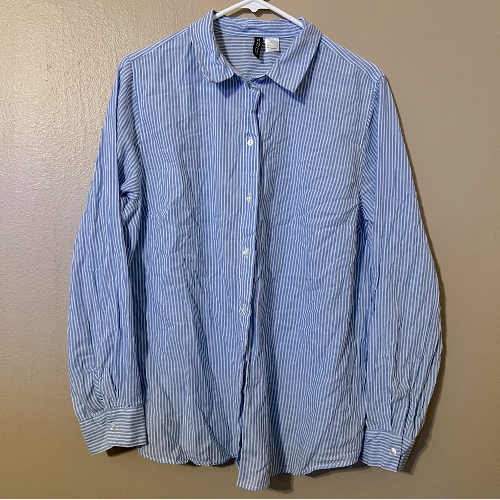 Divided Women’s Long Sleeve Button Down Shirt - Blue/White - L
